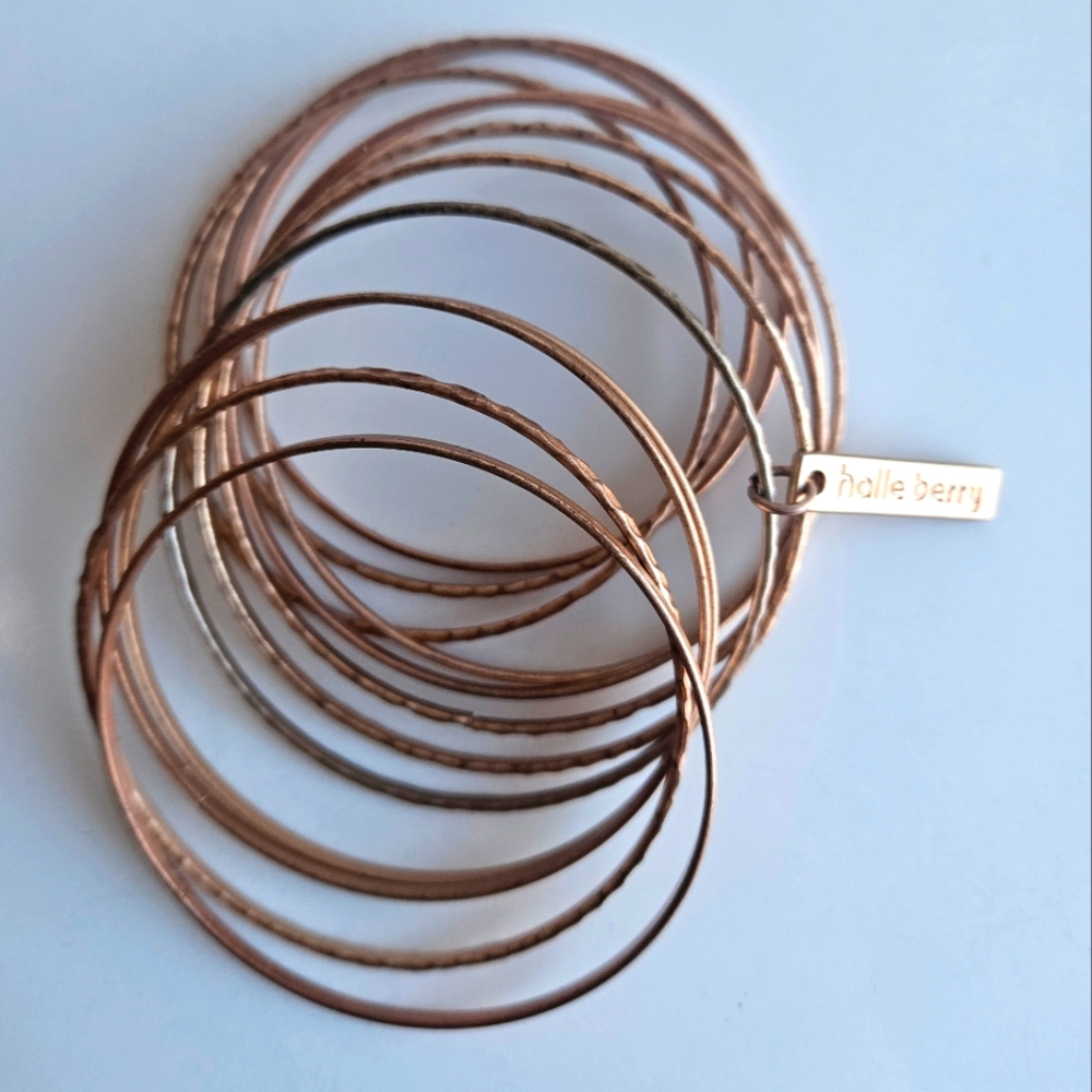 Halle Berry Rose Gold Bangle Set (13)